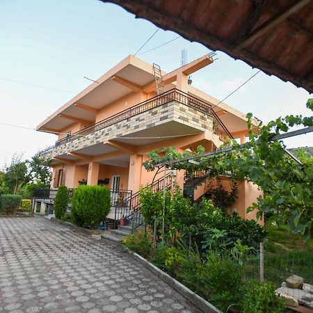 Apartment Darlin Берат Экстерьер фото