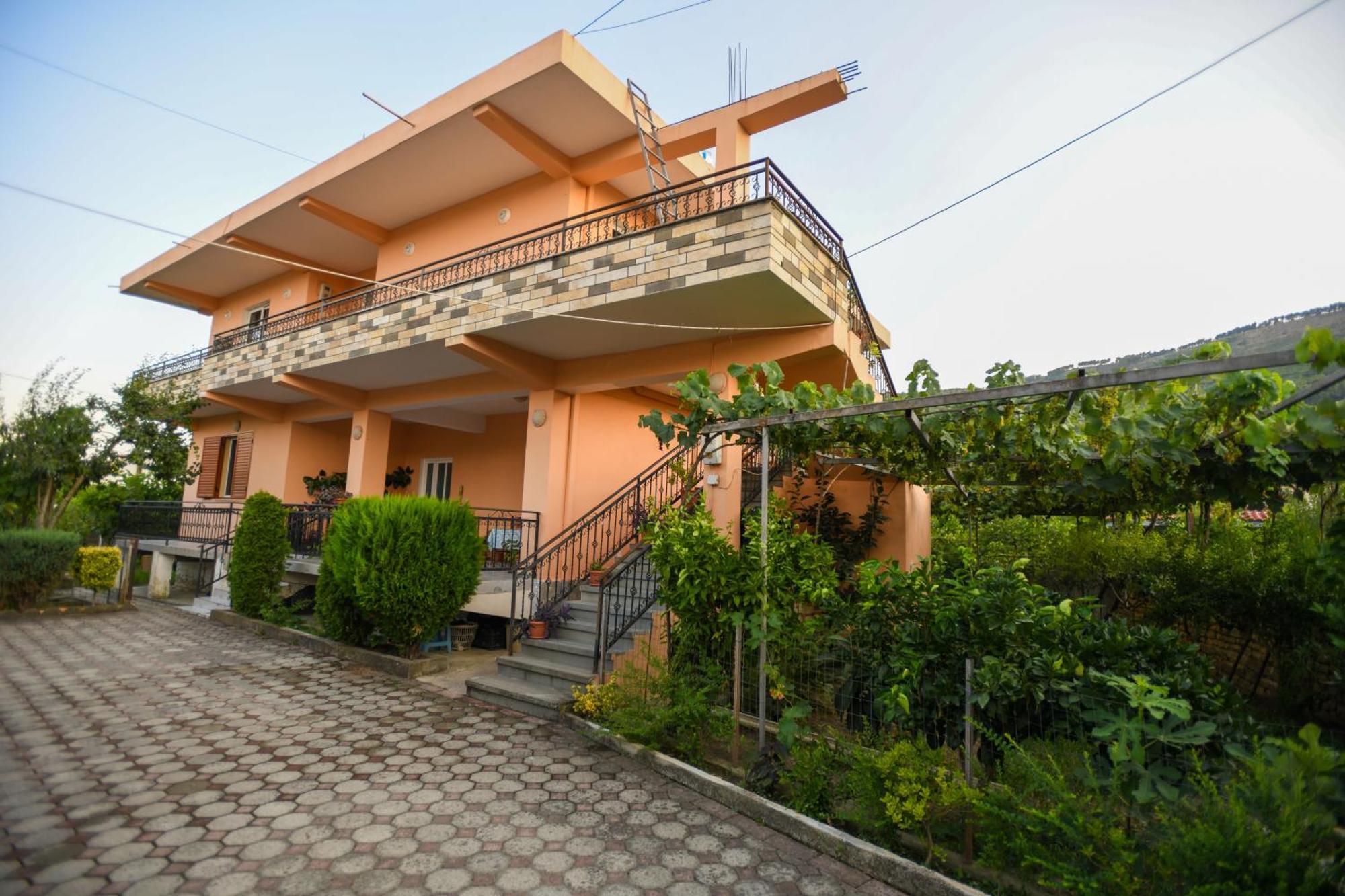 Apartment Darlin Берат Экстерьер фото