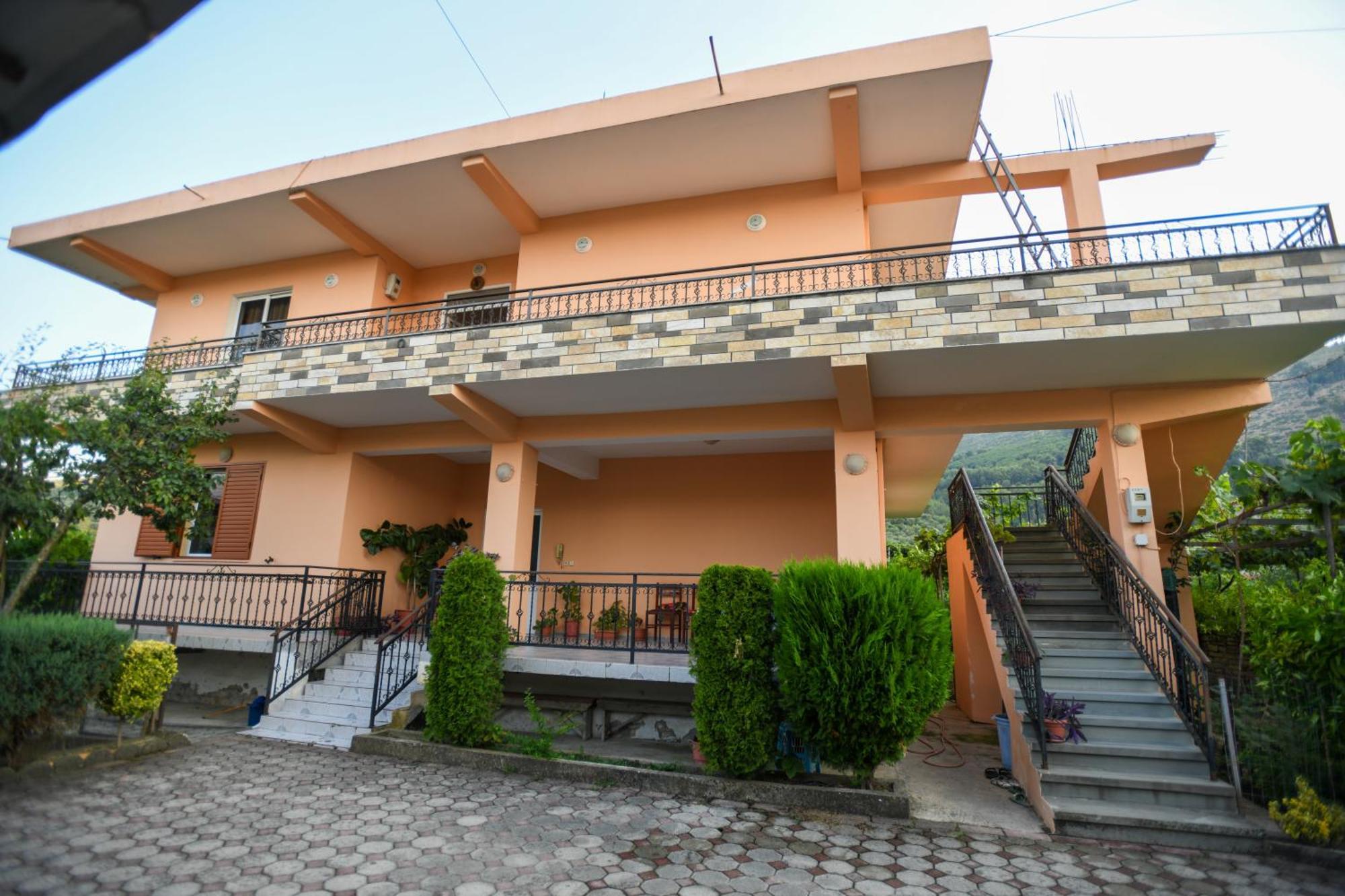 Apartment Darlin Берат Экстерьер фото
