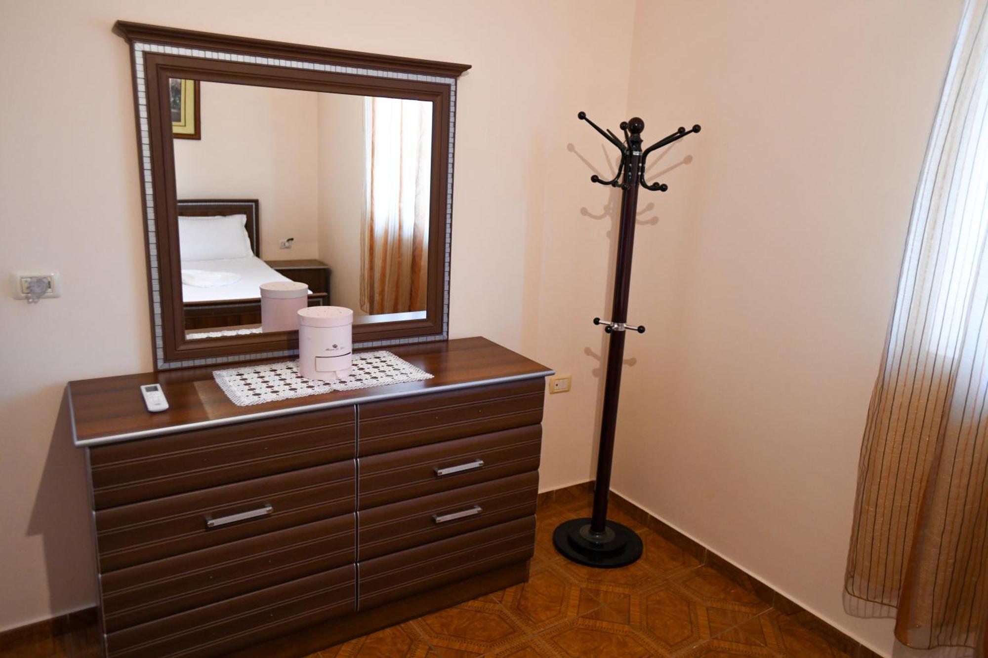 Apartment Darlin Берат Экстерьер фото